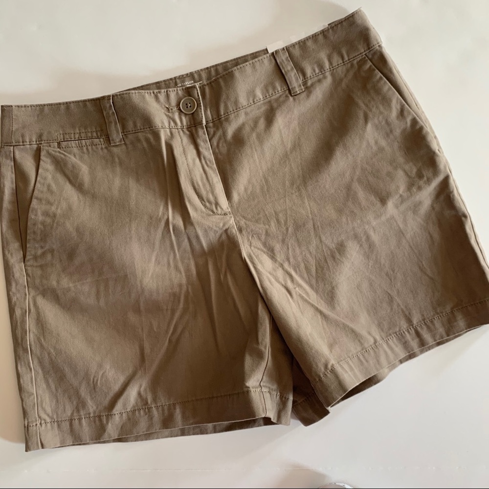 NWT Loft outlet khaki shorts 5.5”inseam sz 10